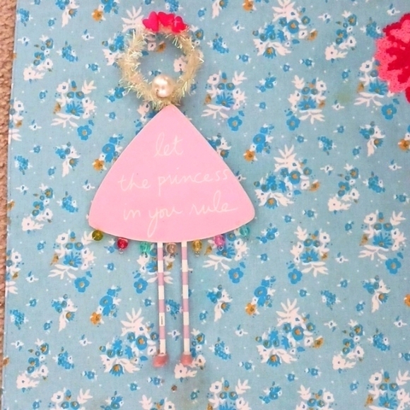 Sandra Magsamen Angel - Picture 1 of 4